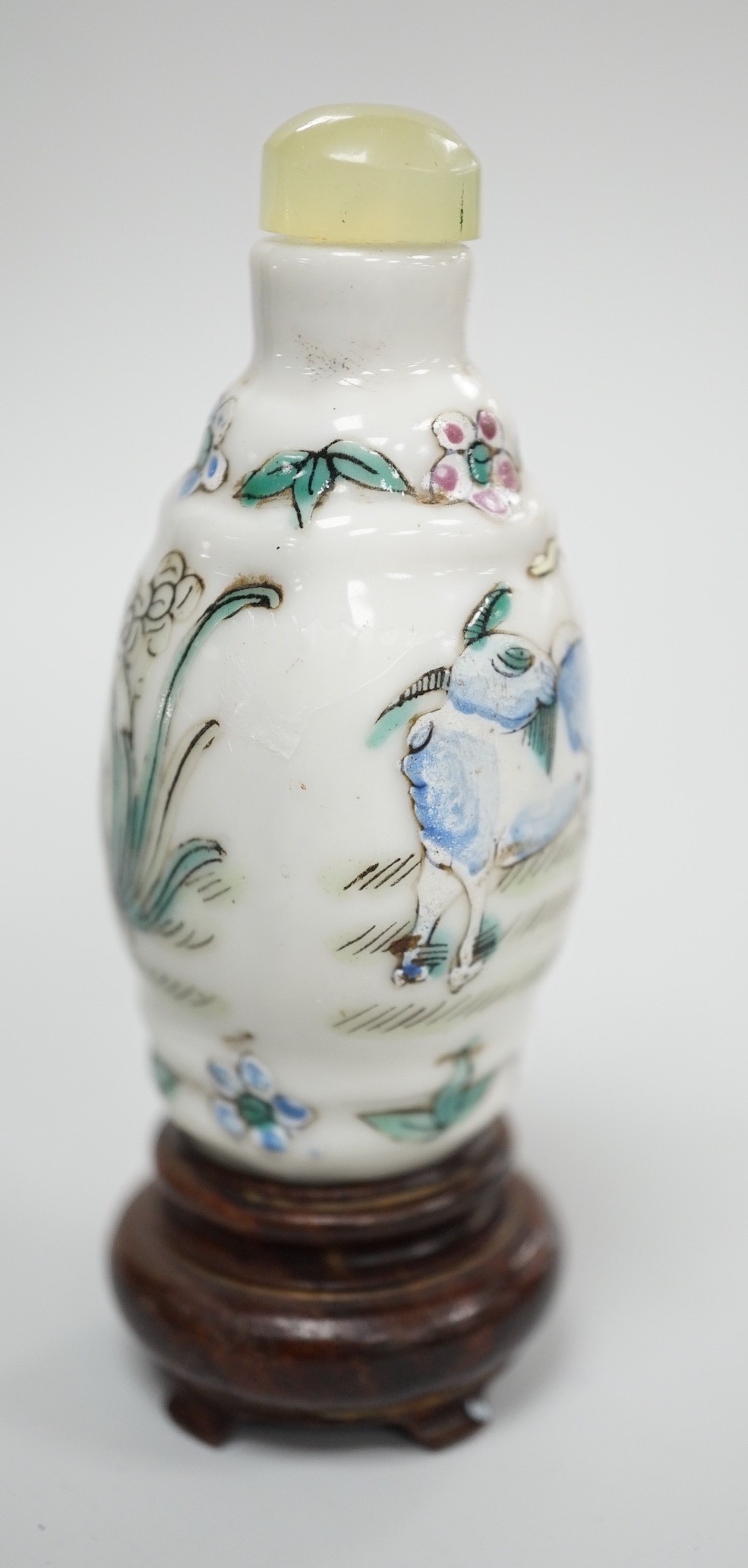 A Chinese famille rose snuff bottle, decorated with rams, Qianlong mark, 1850-1900, 6.7 cm high